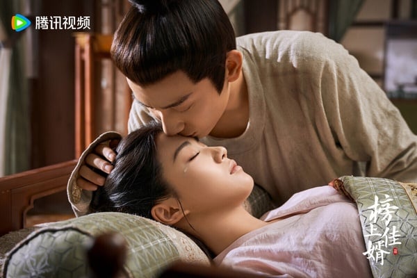 《榜上佳婿》找來《御賜小仵作》王子奇和《入青雲》盧昱曉搭檔，這部劇播得沒什麼水花，但其實可以一看！《榜上佳婿》是腹黑狀元vs.失憶千金的設定，第一集男女主角就因為誤會成婚、決裂，但後期有三角修羅場和追妻火葬場，越到後面越甜！是可以輕鬆看的下飯小甜劇。