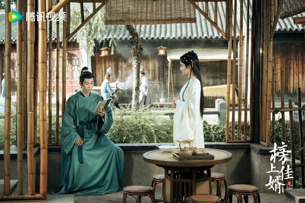 《榜上佳婿》找來《御賜小仵作》王子奇和《入青雲》盧昱曉搭檔，這部劇播得沒什麼水花，但其實可以一看！《榜上佳婿》是腹黑狀元vs.失憶千金的設定，第一集男女主角就因為誤會成婚、決裂，但後期有三角修羅場和追妻火葬場，越到後面越甜！是可以輕鬆看的下飯小甜劇。
