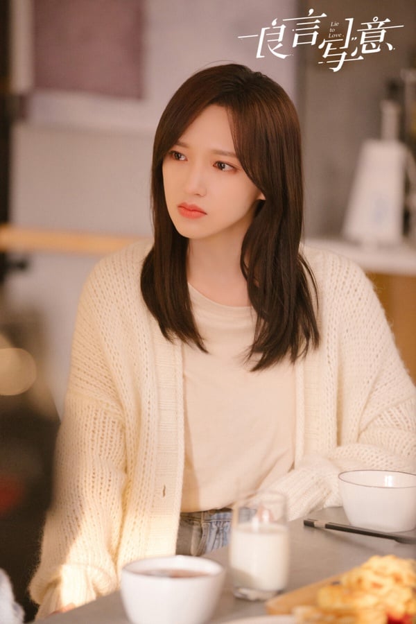 程瀟是公認的美女，她是偶像轉型演員，早年推出《你微笑時很美》、《良言寫意》等甜寵劇，熱度滿高，只是程瀟的演技被罵慘了。當時程瀟還被吐槽是繼楊穎Angelababy之後的「瞪眼派」代表，不管任何情緒都是同一個表情。近年程瀟就沒什麼女一號的劇了，今年出現在《玉茗茶骨》演女配。