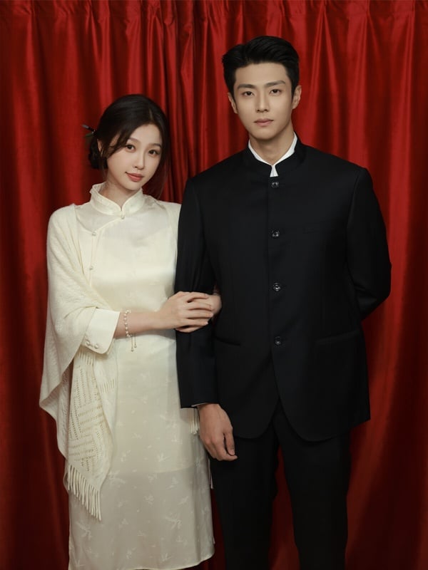 虞書欣新劇《燦如繁星》搭檔的男演員陳靖可也是一位長腿美男！陳靖可足足有186公分，所以像《燦如繁星》搭虞書欣、《煙火人家》搭孫千這種長腿女星時，完全沒有壓力。