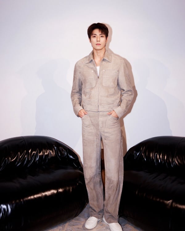 虞書欣新劇《燦如繁星》搭檔的男演員陳靖可也是一位長腿美男！陳靖可足足有186公分，所以像《燦如繁星》搭虞書欣、《煙火人家》搭孫千這種長腿女星時，完全沒有壓力。