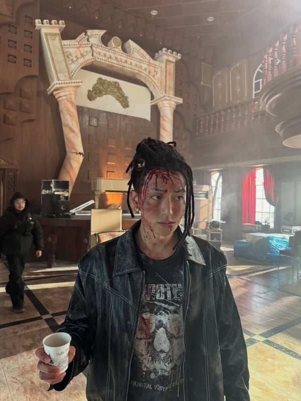 《金特務》幕後秘辛：尹敬浩13小時禁言收視公約火速達成，蘇志燮「這幕」竟是AI生成？