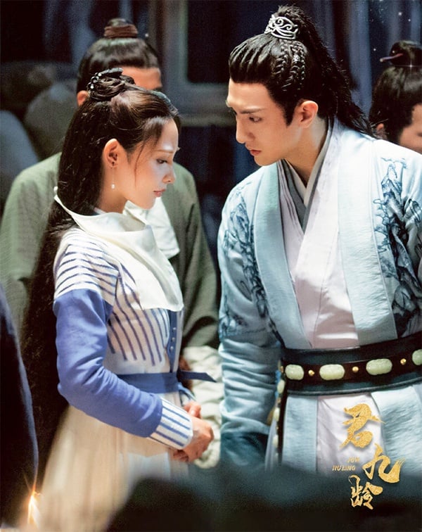 《君九齡》是彭小苒繼《東宮》之後又推出的古裝劇，原著小說也是重生設定。而劇版講述公主楚九齡，在大婚當天本來想為死去的父皇報仇，卻被未婚夫斬殺，幸得神醫張青山所救，楚九齡以官宦孤女君蓁蓁的身份再度歸來。