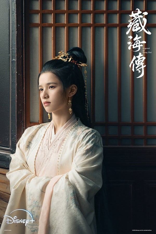 肖戰主演的《藏海傳》是一部大男主權謀古裝劇，這部劇可以算是《盜墓筆記》同個世界觀的前傳，劇組向《盜墓筆記》作者買下「汪藏海」這個角色的版權，然後擴寫。《藏海傳》一些細節例如瘖兵、麒麟血，和《盜墓筆記》有聯動，《盜墓筆記》粉絲看到會會心一笑，但整體而言，《藏海傳》可以看做是原創劇本，是個單獨故事。