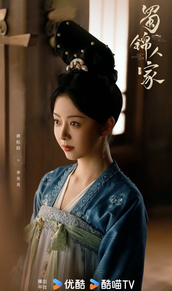 《蜀錦人家》故事線圍繞著女主角季英英而展開，季英英不僅擁有出色的染技，還憑藉獨特的染色技法在蜀地一舉成名。在面對各方勢力的鬥爭與迫害時，季英英勇敢撐起整個家族，並以身涉險，承擔起保護一眾匠人的重任，妥妥大女主設定！