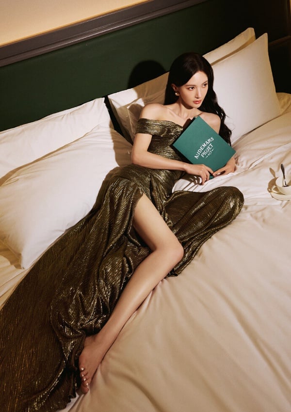 金晨也是有名的長腿美女，身高171，胸以下都是腿，而金晨也是演藝圈中有名的吃不胖女星，一直都是纖瘦修長的身材。