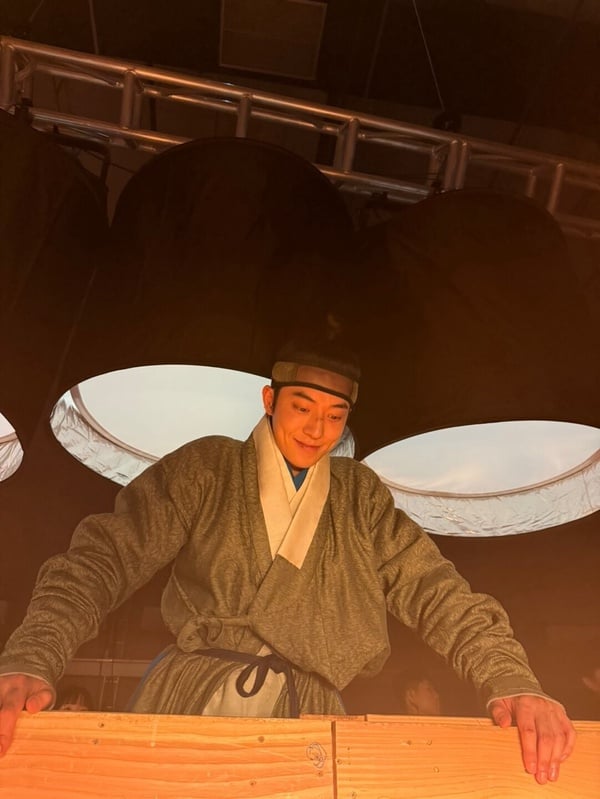《鬼謎東宮》7大幕後秘辛：南柱赫憋氣到有陰影、累到暴瘦7公斤，拍攝現場竟撞「鬼」？