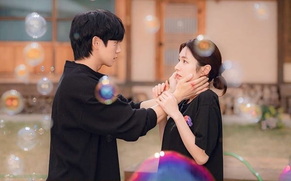 Netflix《我的荒糖戀愛》6大劇情看點、角色介紹：丁海寅、河瑛假同居，共譜高甜羅曼史