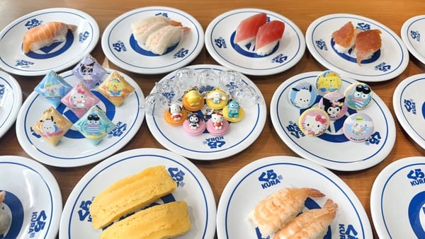 藏壽司 × 三麗鷗泳圈公仔扭蛋開扭！特色餐點登場，手機支架滿額送、再抽造型陶瓷盤