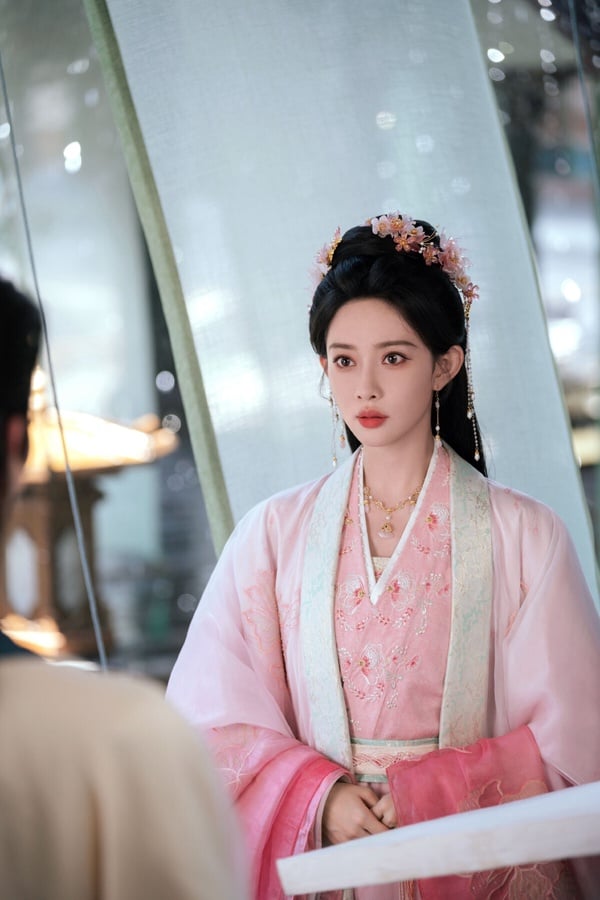 孟子義早年演技滿受好評，在《陳情令》、《說英雄誰是英雄》她的爆發力都很強，很讓人驚豔。不過近年孟子義演了一大批古裝劇，《九重紫》紅了之後，又有《桃花映江山》、《百花殺》、《華山論劍》，雖然讓孟子義吸引了一批劇迷，但相似的造型、相似的演繹方式，讓大家越來越疲乏。