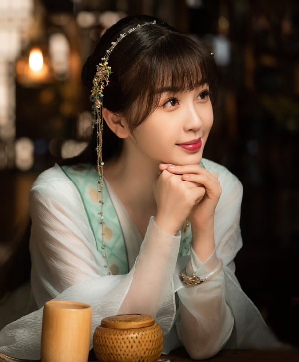 虞書欣在《蒼蘭訣》、《永夜星河》、《祈今朝》、《下一站是幸福》演鬼靈精怪的角色，虞書欣的呈現方式都很像。雖然虞書欣有把傻白甜、小作精演出可愛感，但同時也有人認為虞書欣戲路侷限、演什麼都是一樣的味道。