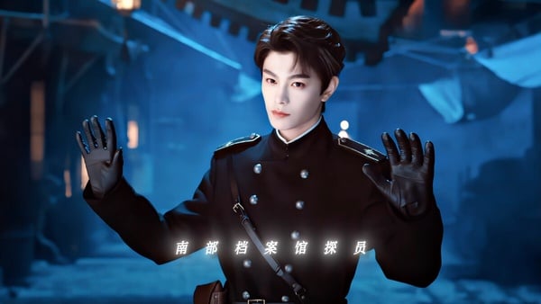 冠軍是《南部檔案》丁禹兮！丁禹兮穿軍裝也很帥呢！他在《南部檔案》飾演的張海蝦也是一個奇人，性格斯文，冷靜沉穩，是張海鹽絕佳拍檔，兩人攜手調查南洋離奇案件。