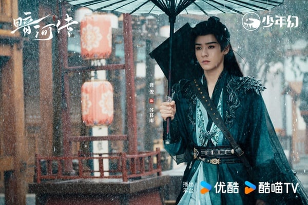 《暗河傳》沒有像龔俊先前的《山河令》那樣開出超高熱度，但其實口碑也不錯！《暗河傳》是高評價武俠劇《少年歌行》的外傳，一樣也拍出了熱血江湖群像。劇中的打戲、特效獲得一致好評，主配角的故事都很吸引人。