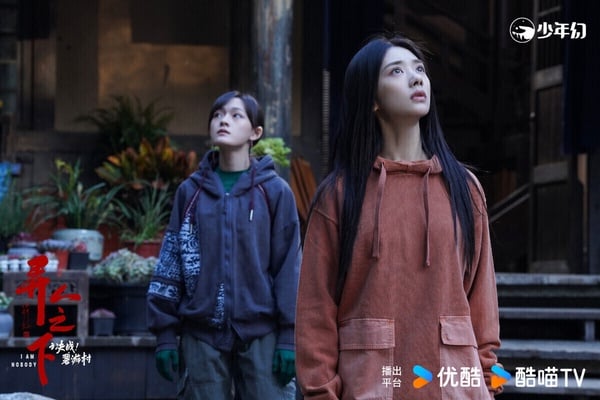 《異人之下》是近年難得衝出高評的奇幻劇，兩季分別開出8.2、8.4的高評分。奇幻劇不好拍呢！一不小心就會拍得很尷尬，但《異人之下‎》導演特別會拍少年的熱血友情，劇情還原原著，第二季加入的新演員文淇、嚴屹寬選角也很對味，連原著漫迷都大讚，第二季投資更大，動作場面、打戲也更加精緻。兩季都值得追！