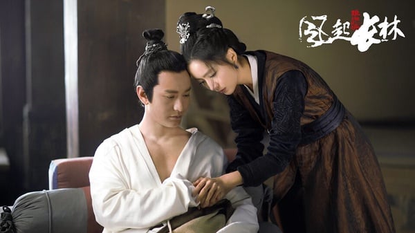 《瑯琊榜之風起長林》是《瑯琊榜》的續集，它的網播量、熱度都遠遠不敵《瑯琊榜1》，但其實評價非常好，豆瓣評分高達8.4呢！它開播前不受看好，傳出黃曉明接拍二部曲時就引起不小反彈，第一部胡歌飾演的梅長蘇太深入人心了，無人能超越，所以大家在不知道故事會怎麼鋪陳的情況下，聽到黃曉明主演《瑯琊榜2》都想立刻棄劇。
