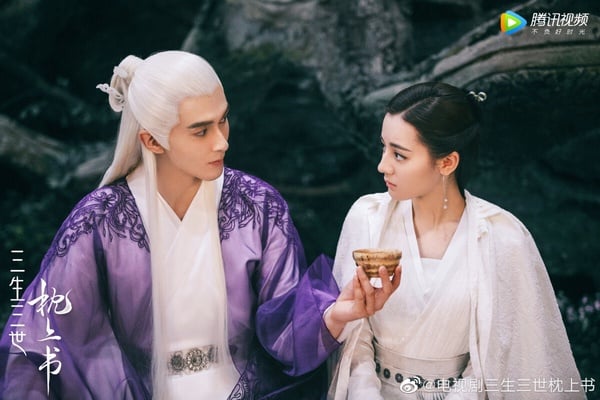 《三生三世枕上書》找來迪麗熱巴、高偉光主演，雖然網播成績沒有超越楊冪的《十里桃花》，但整體而言有口碑也有熱度。迪麗熱巴、高偉光CP感還是超強，是經典古裝劇！