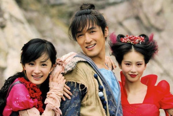 《仙劍奇俠傳》系列有胡歌、劉亦菲主演的第一部珠玉在前，《仙劍一》豆瓣評分高達9.1分，而《仙劍三》很難得，豆瓣評分也衝上了9.0分。這是許多觀眾心目中的經典古裝仙俠劇，選角太神了！《仙劍三》的主演胡歌、楊冪、劉詩詩、唐嫣、霍建華後來個個都成了大明星。