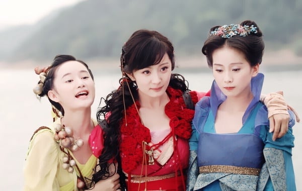 《仙劍奇俠傳》系列有胡歌、劉亦菲主演的第一部珠玉在前，《仙劍一》豆瓣評分高達9.1分，而《仙劍三》很難得，豆瓣評分也衝上了9.0分。這是許多觀眾心目中的經典古裝仙俠劇，選角太神了！《仙劍三》的主演胡歌、楊冪、劉詩詩、唐嫣、霍建華後來個個都成了大明星。
