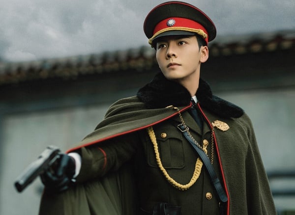 《老九門》時隔多年推出續集《九門》，找回陳偉霆繼續演張大佛爺，不過很可惜，趙麗穎、張藝興等人都沒有回歸，而是找來新演員主演。其實《九門》是張大佛爺和吳老狗、霍仙姑的新冒險故事，所以影響不大，但大家還是很想念趙麗穎演的尹新月啊！