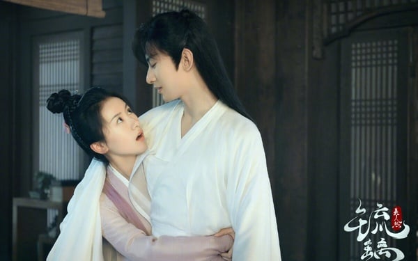 成毅、袁冰妍主演的《琉璃》是大家心目中的經典仙俠劇，它在豆瓣開出7.5高分，改編自十四郎小說《琉璃美人煞》。原著粉對於劇版的改編很滿意，男主角成毅有將小說中的感覺演出來，女主角袁冰妍雖然顏值、造型被吐槽，但演得很好，兩人CP感炸裂呀！
