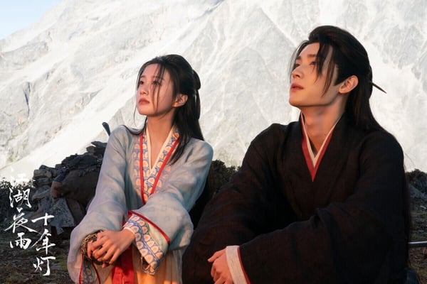 《江湖夜雨十年燈》原著知名度很高，作者是關心則亂，也就是《知否》及《星漢燦爛》小說作者，不過《江湖夜雨十年燈》改編評價很差。小說其實有亮點，人設很有張力，然而劇版拍出來卻沒有太多有效劇情，節奏拖沓緩慢，不會像《星漢燦爛》讓人想一集集追，也沒有《知否》那樣值得細品的故事張力，讓原著書迷失望。