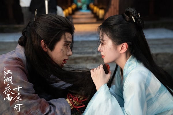 《江湖夜雨十年燈》原著知名度很高，作者是關心則亂，也就是《知否》及《星漢燦爛》小說作者，不過《江湖夜雨十年燈》改編評價很差。小說其實有亮點，人設很有張力，然而劇版拍出來卻沒有太多有效劇情，節奏拖沓緩慢，不會像《星漢燦爛》讓人想一集集追，也沒有《知否》那樣值得細品的故事張力，讓原著書迷失望。