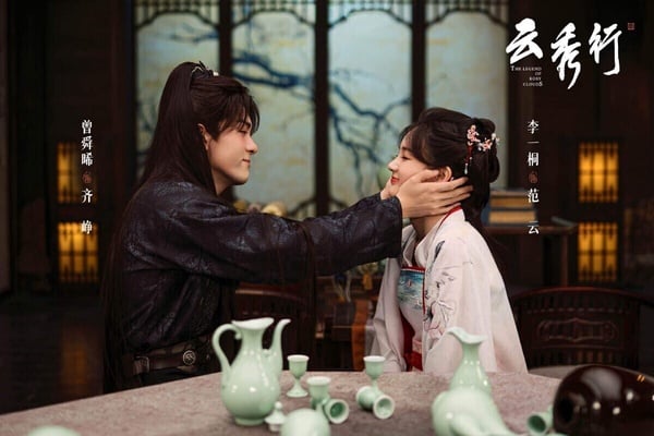 網友票選冠軍是《雲秀行》！這是一部豆瓣評分只有3.8的大爛劇。《雲秀行》改編自日本人氣輕小說《彩雲國物語》，這部劇因為魔改被罵翻了。原著故事中，女主角一心想當官搞事業，感情線不是重點，反而女主當官、宮廷權謀，以及配角群像很有看點。然而陸版《雲秀行》基本可以看成是另一個故事了。