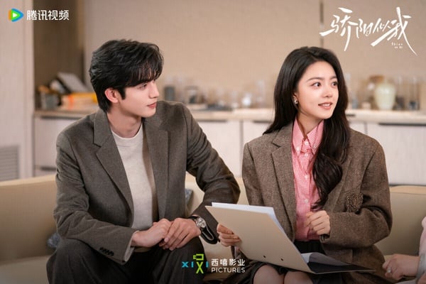一樣都是宋威龍主演的甜寵劇，相比氛圍感滿滿的《野狗骨頭》，比較多人提名有完整追完的是《驕陽似我》。《驕陽似我》是顧漫小說改編的超級甜寵大IP，只能說，顧漫不愧是顧漫！雖然《驕陽似我》導演鏡頭感沒那麼好，畫面呈現沒那麼唯美，但《驕陽似我》劇情是紮實的。
