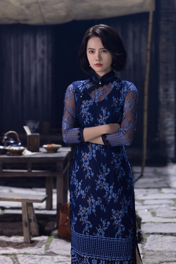 姜珮瑤光聽名字大家可能不太認識，但她演了很多陸劇女配，像是《親愛的，熱愛的》楊紫閨蜜孫亞亞、《以愛為營》白鹿閨蜜畢若珊。姜珮瑤很美呢！她今年主演《南部檔案》，劇裡又美又颯。