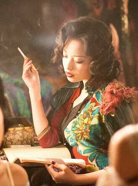 倪妮在電影《金陵十三釵》的旗袍造型都驚呼叫出聲來，真正是風情萬種，舉手投足都在散發撩人魅力，一個眼神過來就讓人暈！真正風情萬種！