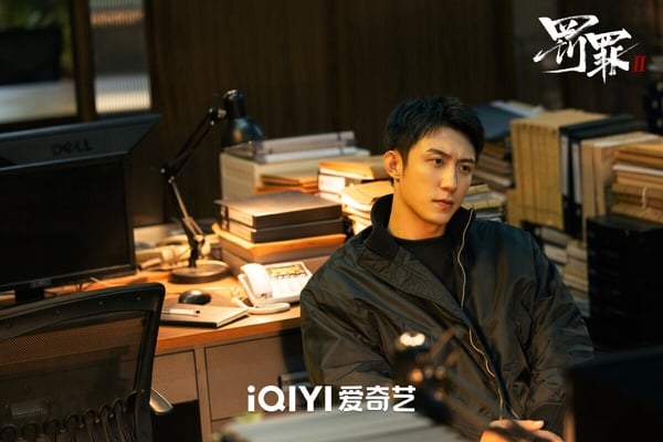這是黃景瑜主演的《罰罪》系列第二部，第一部在豆瓣開出7.0高分，第二部為6.9分。《罰罪2》故事和前一部沒有關係，是全新劇情，講述身為員警的秦楓，和一步步成為漢洲當地最大犯罪頭目的劉天也，情同手足卻又代表著黑白兩極，兩人鬥智鬥勇，攪動起幾方利益集團的明爭暗鬥。