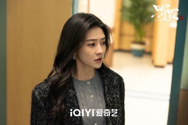 這是黃景瑜主演的《罰罪》系列第二部，第一部在豆瓣開出7.0高分，第二部為6.9分。《罰罪2》故事和前一部沒有關係，是全新劇情，講述身為員警的秦楓，和一步步成為漢洲當地最大犯罪頭目的劉天也，情同手足卻又代表著黑白兩極，兩人鬥智鬥勇，攪動起幾方利益集團的明爭暗鬥。