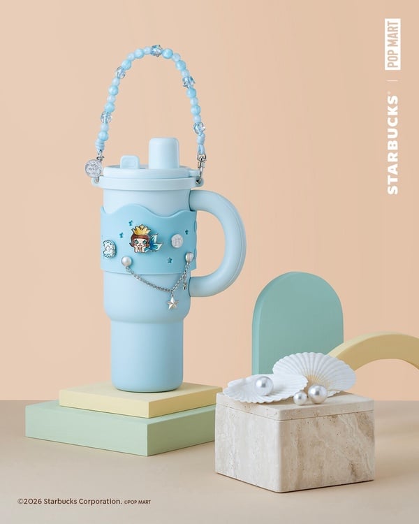 買一送一！星巴克ＸPOP MART「MOLLY」聯名系列新登場，再推限定「草莓布蕾星冰樂」