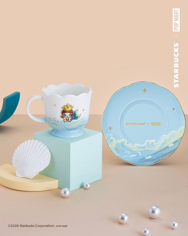 買一送一！星巴克ＸPOP MART「MOLLY」聯名系列新登場，再推限定「草莓布蕾星冰樂」