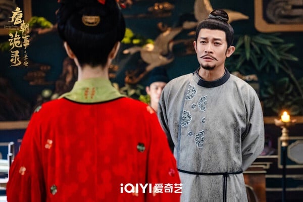 《唐朝詭事錄》是古裝懸疑劇，沒有太多情情愛愛，而是認認真真探案。懸疑氛圍在線，邏輯推理嚴密不降智，劇組也細膩還原了唐朝風情。《唐朝詭事錄》沒有流量明星、不是S+大製作，卻靠著精彩的劇本，小成本出奇蹟。