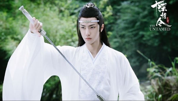 王一博以《陳情令》爆火後，就成為頂流男星，早年觀眾還時常帶著有色眼鏡看王一博，有人認為王一博演戲感染力不夠，總是一號表情，但近年王一博持續突破，讓人刮目相看。