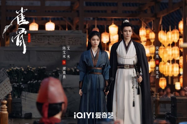 《雀骨》有不少觀眾喜歡呢！該劇找來侯明昊搭檔新演員艾米。《雀骨》是大家愛看的先婚後愛題材，雖然也有人認為劇集製作質感不夠細膩、造型佈景沒有侯明昊先前的《入青雲》那麼唯美夢幻，但《雀骨》勝在劇情流暢不拖沓，侯明昊、艾米CP火花很強。這部劇滿適合無腦下飯追，不要求邏輯的話能追下去。