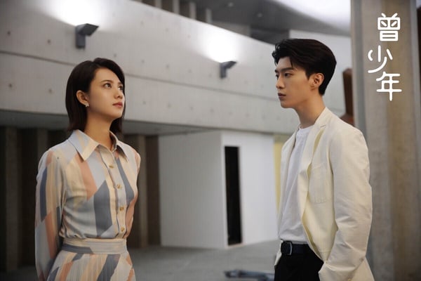 《曾少年》由張一山、關曉彤、范丞丞主演，雖然有很多人氣明星，但《曾少年》知名度不高。其實口碑還不錯呢！《曾少年》改編自九夜茴的小說，整部劇走青春疼痛文學的風格，劇裡有不少多角戀、CP大亂燉，有點狗血，但劇情精彩，親情、友情、愛情都讓人有共鳴。