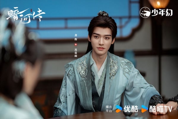 《暗河傳》是高評價武俠劇《少年歌行》的外傳，雖然沒超越《少年歌行》，但《暗河傳》也拍出了熱血江湖群像。劇中的打戲、特效獲得一致好評，主配角的故事都很吸引人，演員也選得不錯！龔俊和常華森的兄弟情很有看點，女角們彭小苒、楊雨潼、代露娃也全員美女。《暗河傳》真的養眼！