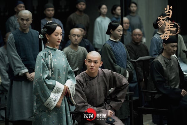 《當家主母》是于正繼《玉樓春》之後再嘗試的宅鬥劇，原本豆瓣開分5.2，但劇組被爆出疑似虐貓後，豆瓣評分呈斷崖式下降到2.8。當中有一段貓咪被毒死的劇情，被網友質疑是真貓真死，後來劇組曬出幕後視頻解釋是用引導的方式拍出類似貓咪死亡的模樣，可惜這解釋網友不領情。當初風波延燒多日，眾說紛紜，不過于正這部劇算是黃了。