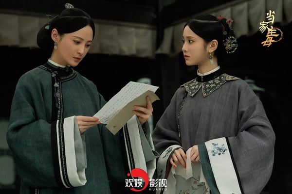 《當家主母》是于正繼《玉樓春》之後再嘗試的宅鬥劇，原本豆瓣開分5.2，但劇組被爆出疑似虐貓後，豆瓣評分呈斷崖式下降到2.8。當中有一段貓咪被毒死的劇情，被網友質疑是真貓真死，後來劇組曬出幕後視頻解釋是用引導的方式拍出類似貓咪死亡的模樣，可惜這解釋網友不領情。當初風波延燒多日，眾說紛紜，不過于正這部劇算是黃了。