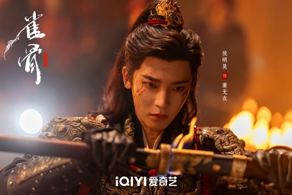 網友票選冠軍是《雀骨》侯明昊！侯明昊近一年以《入青雲》、《逍遙》、《玉茗茶骨》等古裝劇快速累積人氣，暑期檔他主演的《雀骨》評價也很不錯。《雀骨》找來侯明昊和新演員艾米搭檔，侯明昊在《雀骨》的古裝扮相依然超帥，很有少年感，他真的太適合古裝了！
