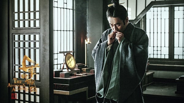 古裝權謀劇《大將軍司馬懿》系列有上部《軍師聯盟》和下部《虎嘯龍吟》，分別在豆瓣開出8.2和8.4的高分。這是三國時期的歷史劇，該劇以司馬懿為視角，講述他如何在曹操揮下，替操魏打天下，並且與曹操、曹丕父子二人相互信任又猜疑的微妙關係。