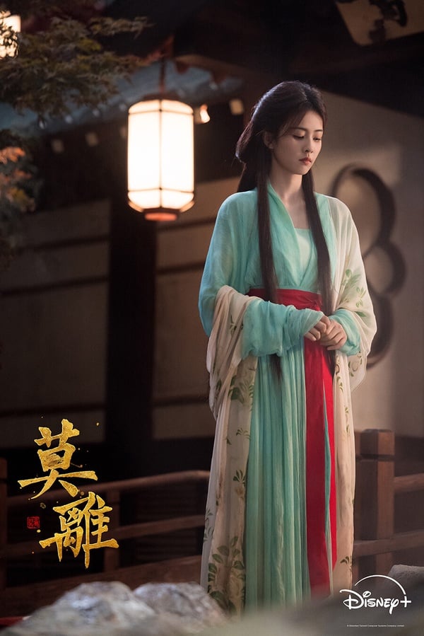 白鹿《莫離》是大家愛看的先婚後愛結合大女主題材，導演的鏡頭滿有美感，服化道古色古香。雖然也有人認為節奏比較慢，不太會讓人急著想看下一集，但如果能適應該劇的劇情節奏，有不少觀眾都越追越喜歡。《莫離》拍得滿有古韻！