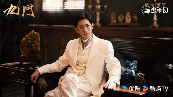 解九爺是老九門中唯一的正統知識份子，做事滴水不漏，九門裡，解家的生意做得最穩，雖然不見得最賺錢，可一直沒有任何的風波。誰也不找他麻煩，也很難找他幫忙。