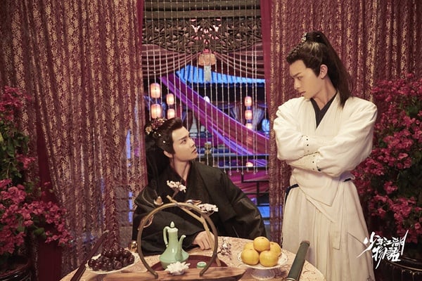 《少年江湖物語》是一部乏人問津的小透明網劇，卻在豆瓣上開出6.9高分。沒有討論度，但看過的人都推薦，完全的沙雕劇情，笑到讓你噴飯翻桌！