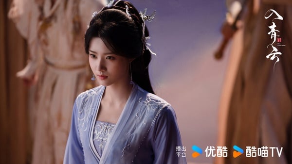 盧昱曉竄火速度超級快！盧昱曉早年當遍了其他95花的女二號，2023年以《雲之羽》女二出圈後，盧昱曉就開始演了女主角，去年的《入青雲》很受好評呢！