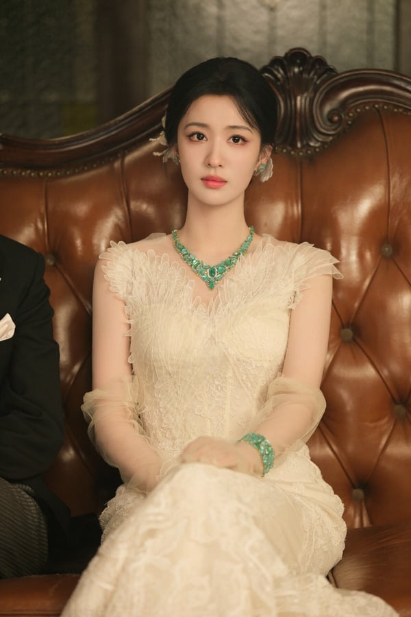王楚然是近年發展勢頭很猛的小花，在《清平樂》飾演寵妃張妼晗讓她獲得高熱度。王楚然被認為還缺一部代表作，她其實有很多出圈角色，但都是女配出圈居多，主演的《柳舟記》、《成何體統》雖然口碑也不錯，但出圈度不夠廣。和楊洋合作的甜寵劇《我的人間煙火》則是熱度高，但評價兩極。
