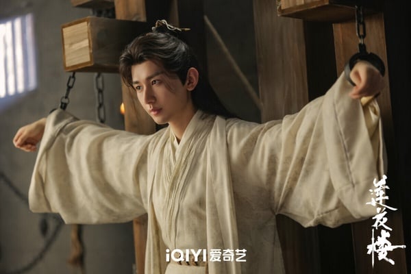《蓮花樓》找來成毅、曾舜晞演雙男主，兩人很有火花呢！故事也很有韻味，成毅飾演的男主李相夷20歲問鼎武林盟主，名滿江湖卻四處結仇，後來重傷落海，決定告別過去，用「李蓮花」的名字活著。