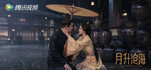 《星漢燦爛》是2022高評價陸劇，講述背負沉重身世的少年將軍凌不疑，與父母長期征戰在外的『留守少女』程少商在無數次考驗中互相治癒，並攜手化解家國危機的故事。